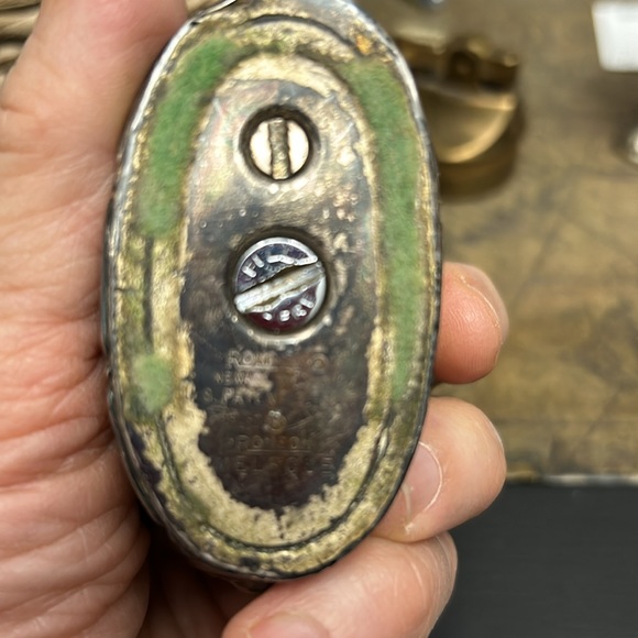 Fancy vintage Ronson table lighter - Picture 2 of 3